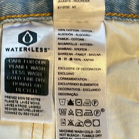 Levi 501 Shorts‎ distressed faded jean denim shorts. Size 28 high rise - Picture 9 of 10